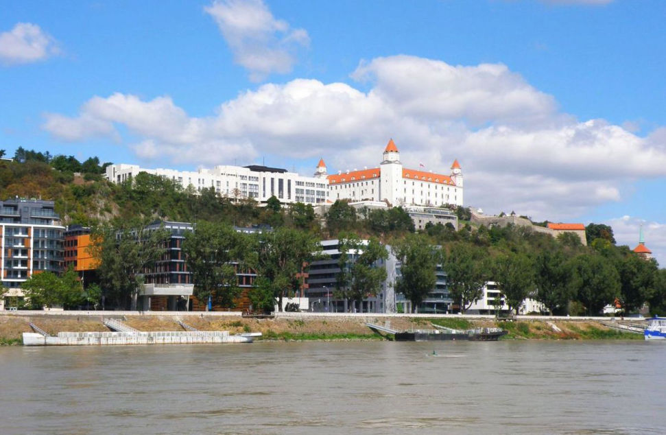 Bratislava_z_Dunaja